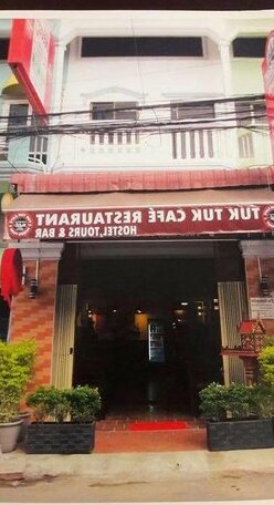 Tuk Tuk Hostel & Cafe