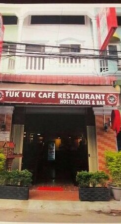 Tuk Tuk Hostel & Cafe