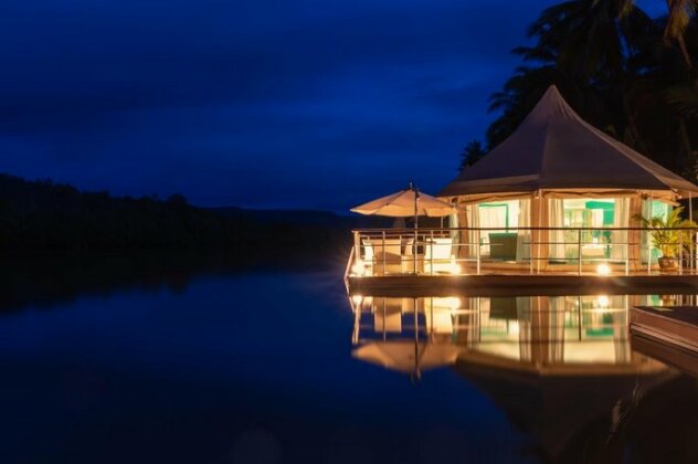 4 Rivers Floating Lodge - Photo4