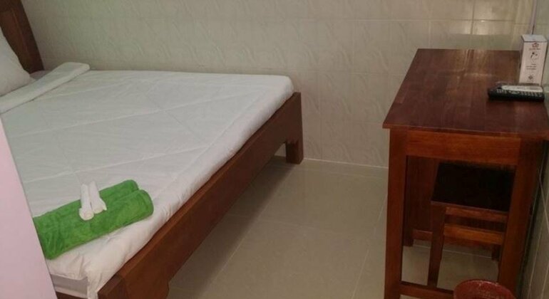 A Triple Five Restaurant Hotel - Photo4