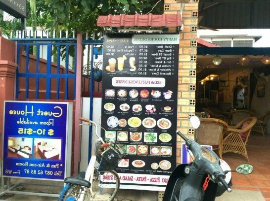 Continental Cafe Guesthouse - Photo2