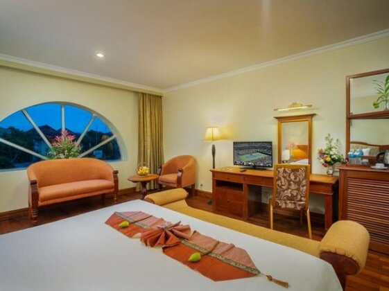 Dragon Royal Hotel - Photo4