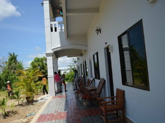 Garden Village Guesthouse & Pool Bar - Photo2