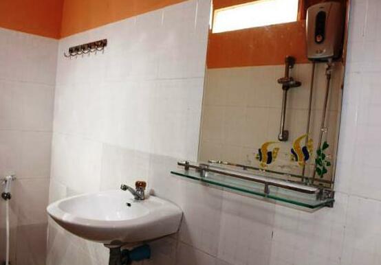 Number 9 Guesthouse - Photo5