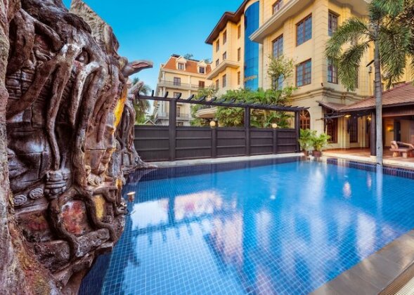 Royal Crown Hotel - Photo2