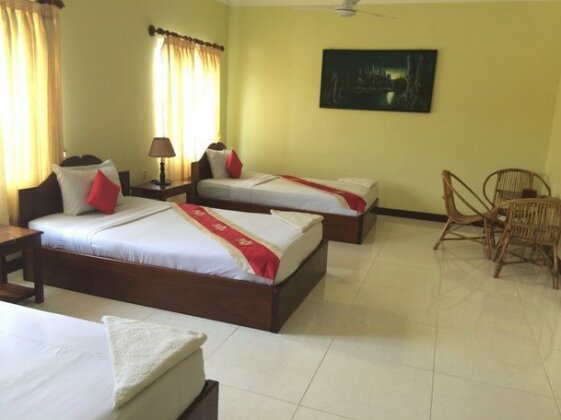 Side Walk Hotel - Photo5
