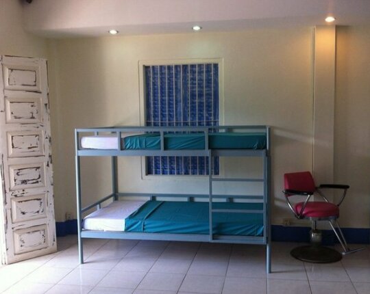 The Living Quarters Hostel 543 - Photo5