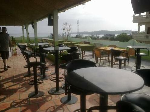 Big John's Chil-axn Hostel - Photo3