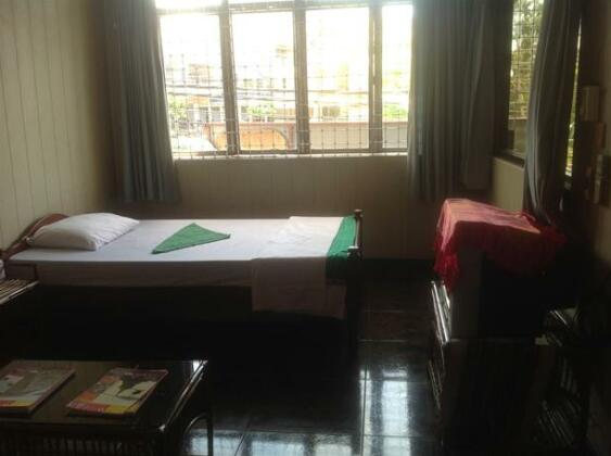 The Emerald Bar & Guesthouse - Photo2