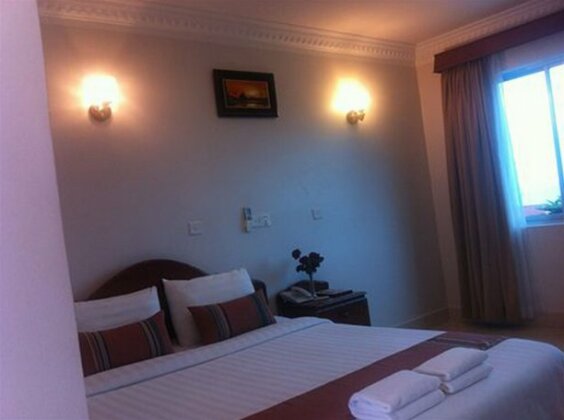 White Beach Hotel - Photo2
