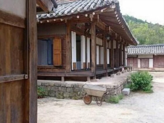 Jeongjaejongtaek Hanok Guesthouse - Photo2