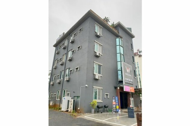  Photo 1