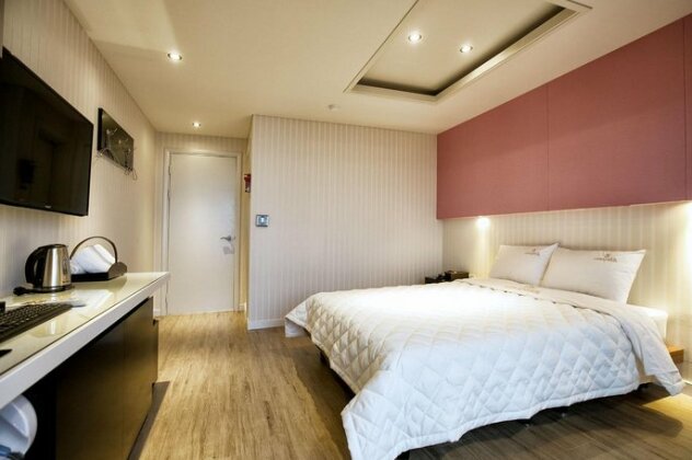 Daecheon Santana - Photo4