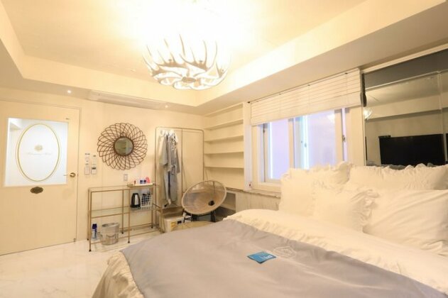 Boutique Hotel February SongJeong - Photo5