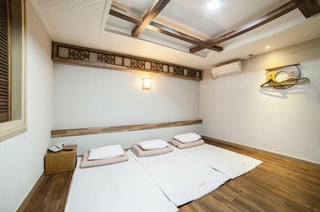 Bricks Guesthouse Haeundae - Photo3