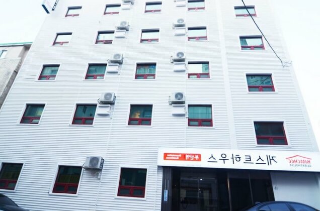 Kimchee Busan Station Guesthouse