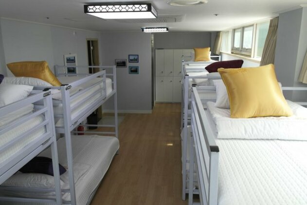 Sun and Moon Guest House - Hostel - Photo4