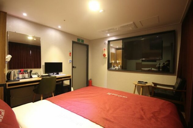The May Hotel - Photo5