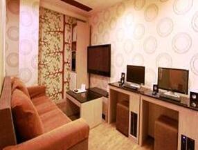With Motel - Photo2