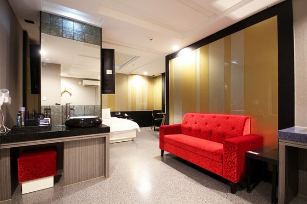 Hotel V in Myeongseo-dong Changwon - Photo4