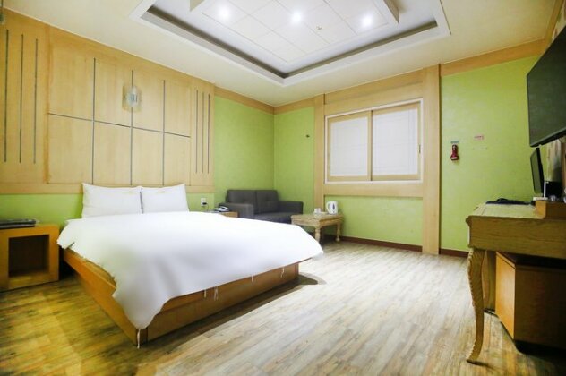 Cheonan Adonis - Photo4