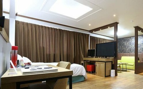 Business Y Hotel - Photo2
