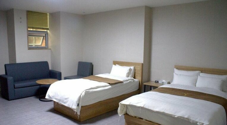 Business Y Hotel - Photo4