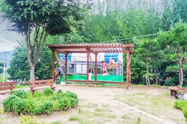 Cheongju Geumgwansup Byeoljang Pension - Photo4