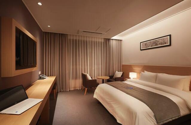 H Hotel Sejong City - Photo2