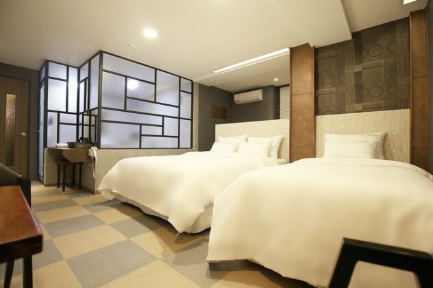 Hotel 7 Cheongju - Photo2
