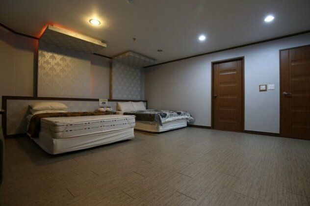 R I Spa Hotel - Photo4
