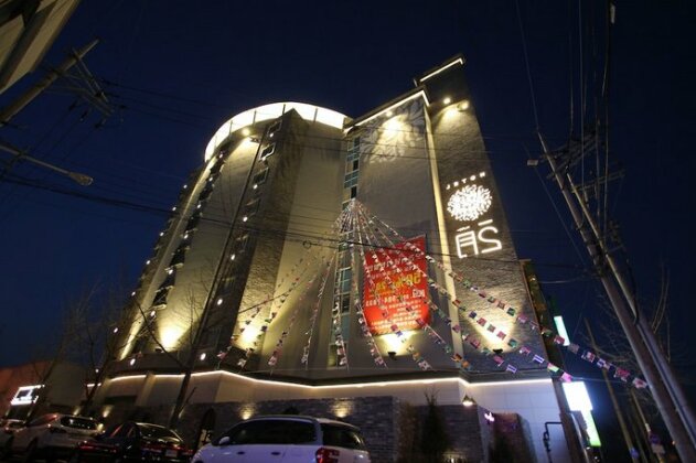 February Hotel SeongSeo