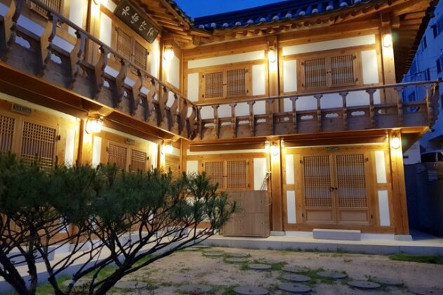 Seomun Guesthouse
