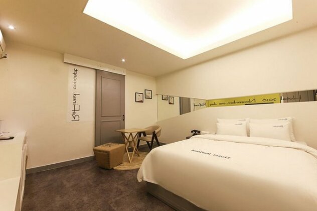 Refined Hotel - Photo3