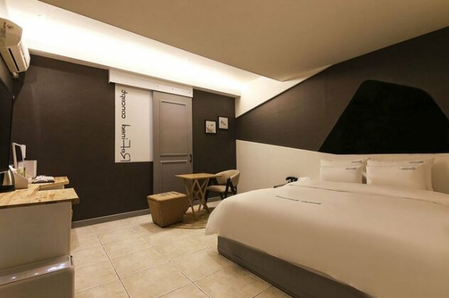 Refined Hotel - Photo5