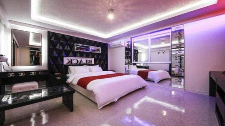 X-Mas Hotel - Photo4