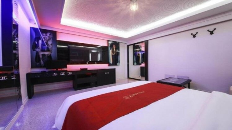 X-Mas Hotel - Photo5