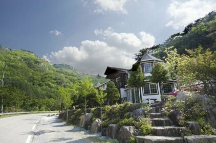 Danyang Hwangjeongsan Pension