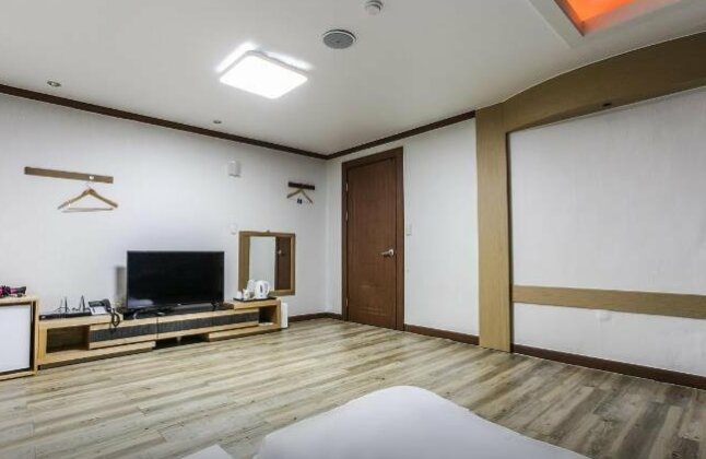 Donghae Eastern Tourist Hotel - Photo2