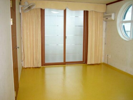 Marine Blue Pension - Photo5