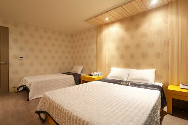 I-Holic Hotel - Photo2