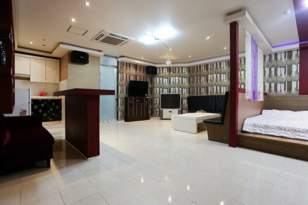 I-Holic Hotel - Photo3