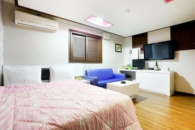 Mona Lisa Motel Gangneung - Photo4