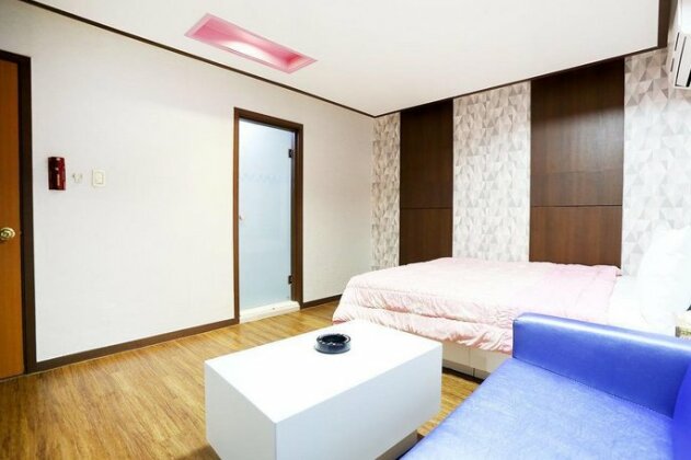 Mona Lisa Motel Gangneung - Photo5