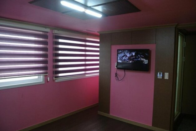 Paldogangsan Guesthouse - Photo4