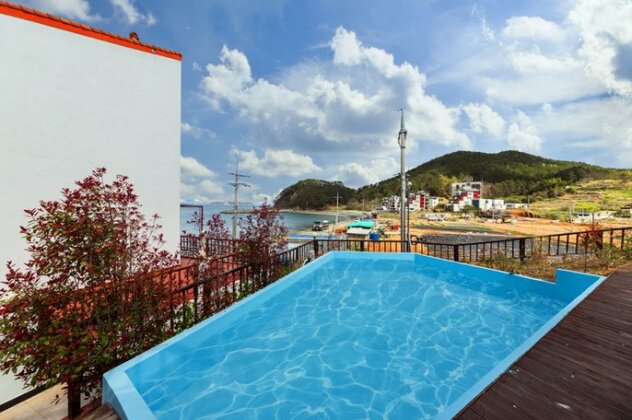 Geoje Doomomongdol Pension - Photo4