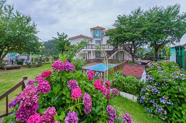 Geoje Monet's Garden Pension - Photo3