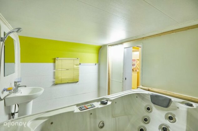 Geojedo Healing Spa Caravan Pension - Photo3