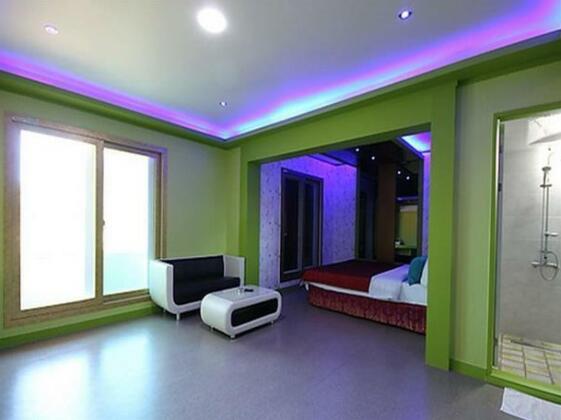 W Motel Geoje - Photo2