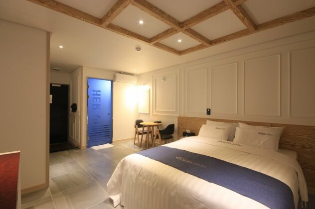 Gunsan Hera Drive Unmanned Hotel - Photo2